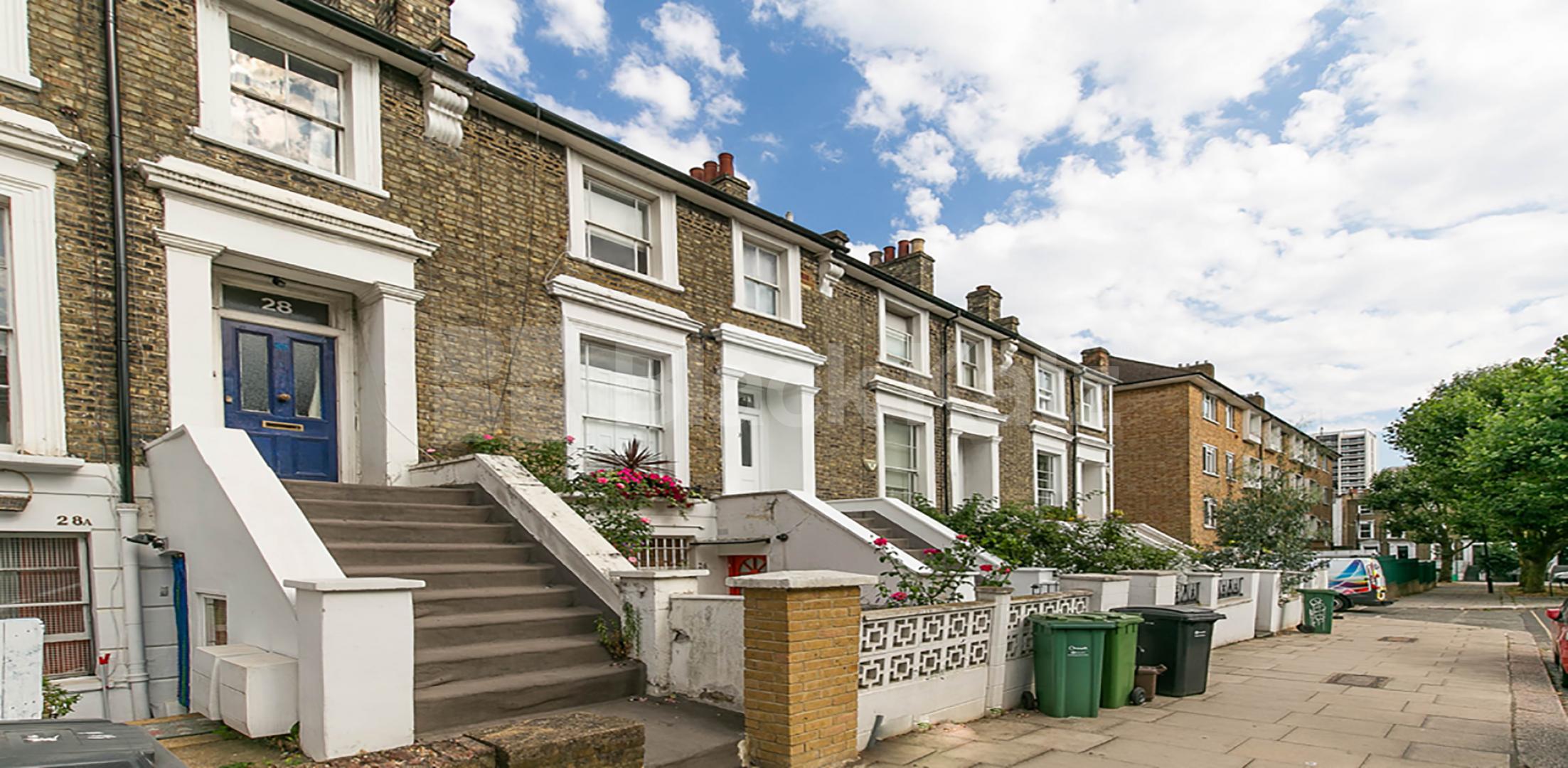 Amazing two bedrooom property fully unfurnished set in a period conversion Marquis Road, Camden